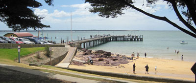 beautiful cowes beach and pier. Lots of tourist cruises around Philip Island.